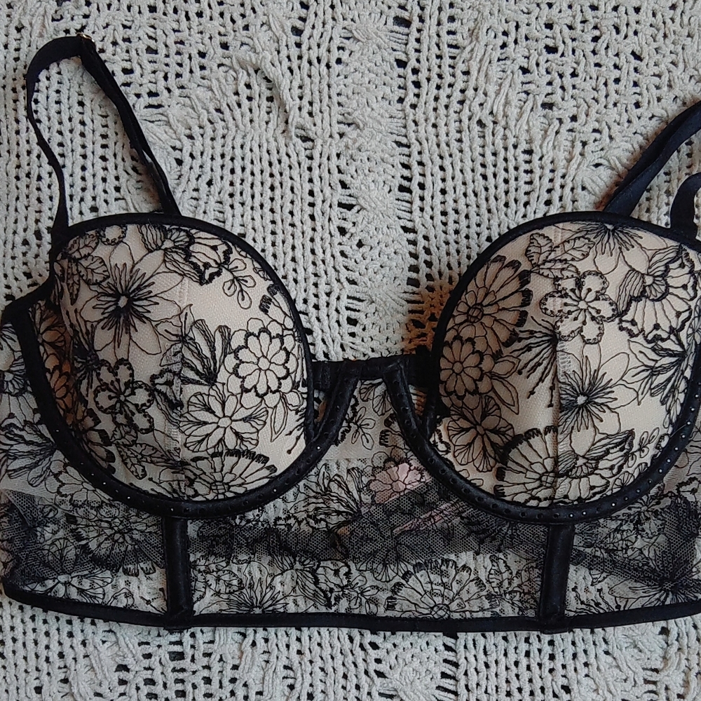 Victoria's Secret Lace Balconette Bra NWT